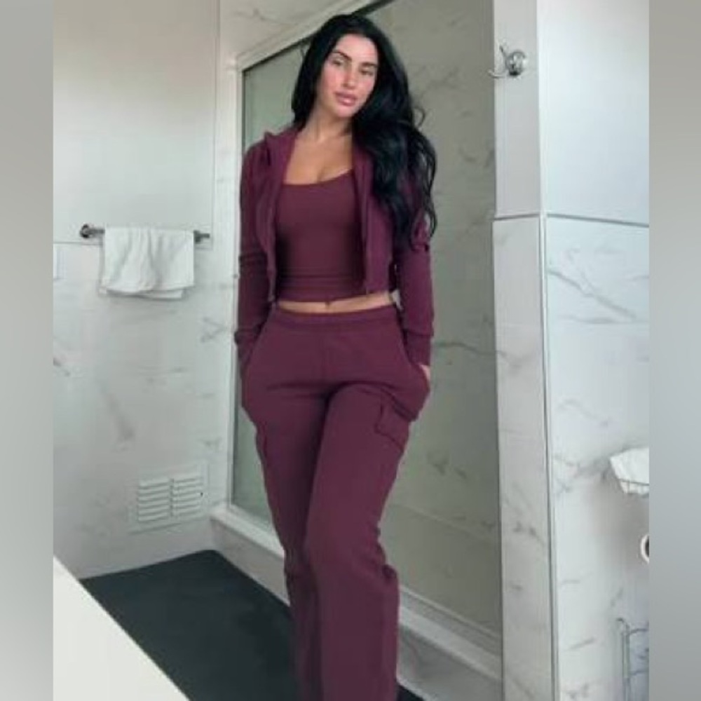Aritzia TNA Sweatfleece Set - Burgundy